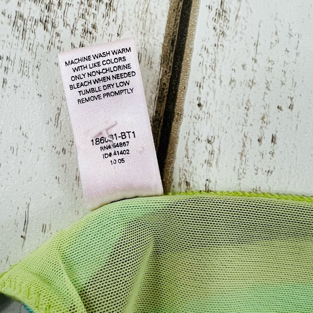 2005 Vintage Victoria’s Secret V-String Thong Pantie Medium Retro Retired Style - Picture 8 of 8